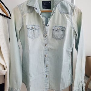 American Eagle Light blue chambray jean shirt